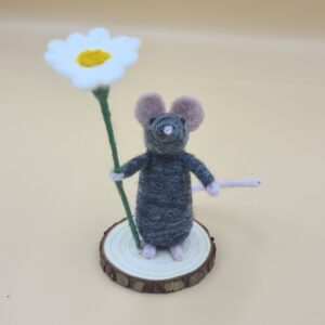 grey needle felted mouse holding a daisy