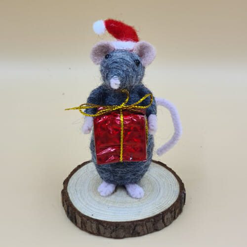 grey mouse red present