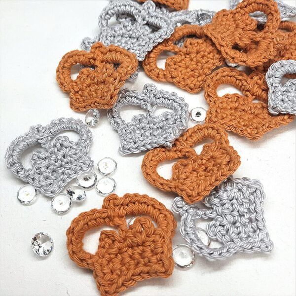 Crochet crown appliques in silver and gold yarn
