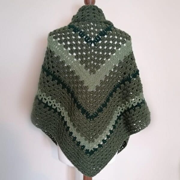 Oversized-green-chunky-shawl