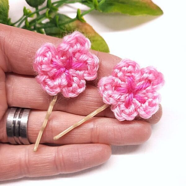 Cute crochet pink flower bobby pins, hair grips