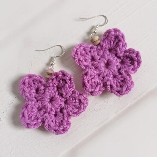 crocheted-earrings-lilac