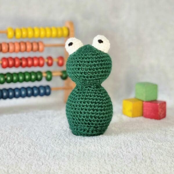Crochet frog using only pure wool