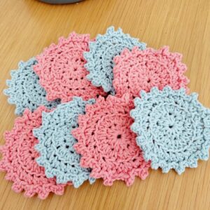 Set of 8 cotton reusable face scrubbies wipes, 4 pink and 4 grey.