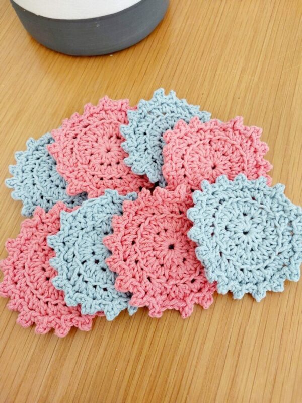 Set of 8 cotton reusable face scrubbies wipes, 4 pink and 4 grey.