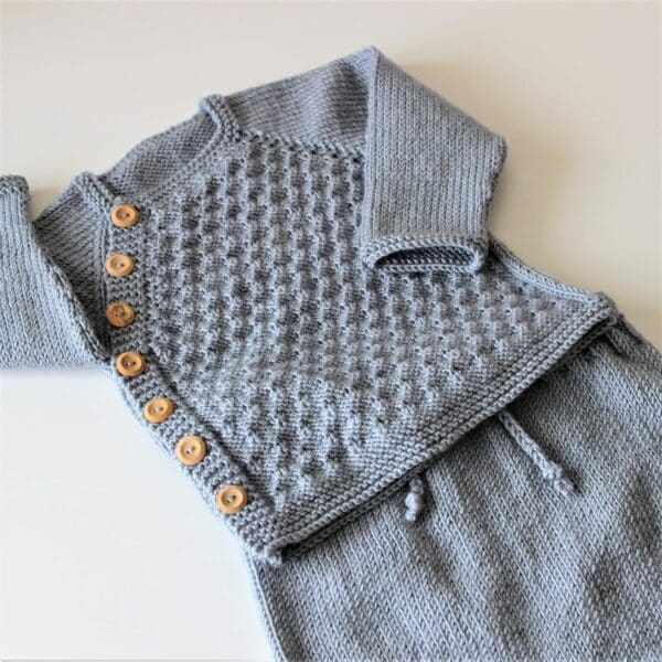 Boy's knitted jumper and shorts set to fit up to 9 months - Image 4