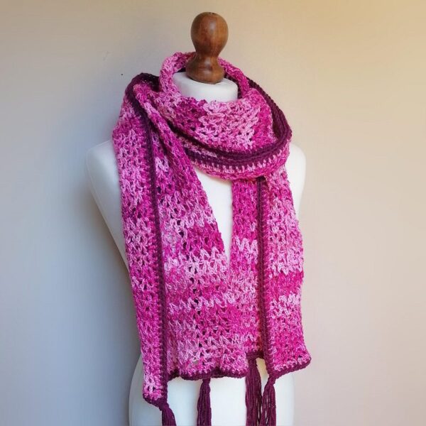 crocheted-scarf-pinks