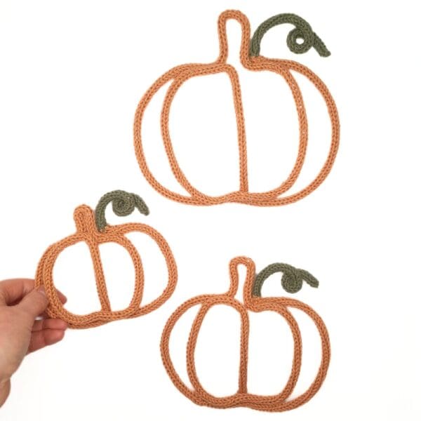 Knitted wire Halloween decoration featuring a pumpkin.