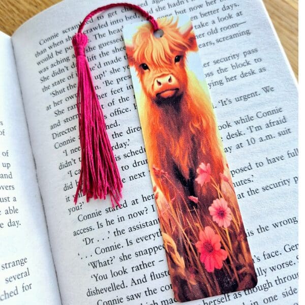 Aluminium bookmark - highland cow pink flowers