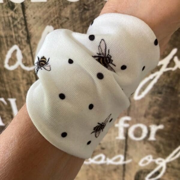 Bee theme wide cuff bracelet - Image 4