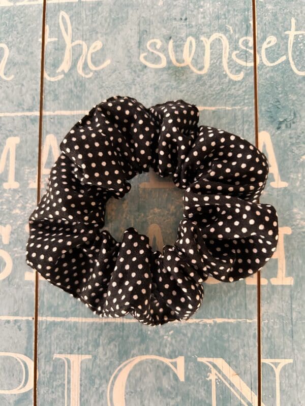 Hair band scrunchie black and white polka dot in cotton - Image 4