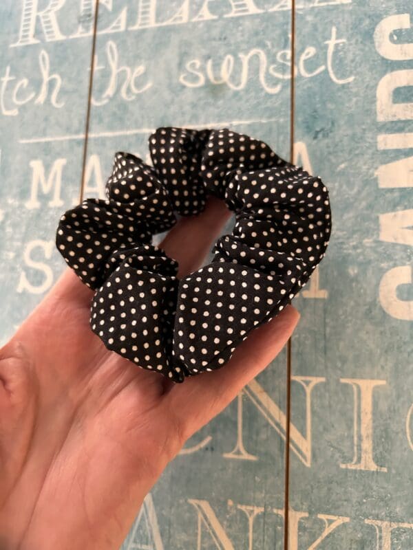 Hair band scrunchie black and white polka dot in cotton - Image 3