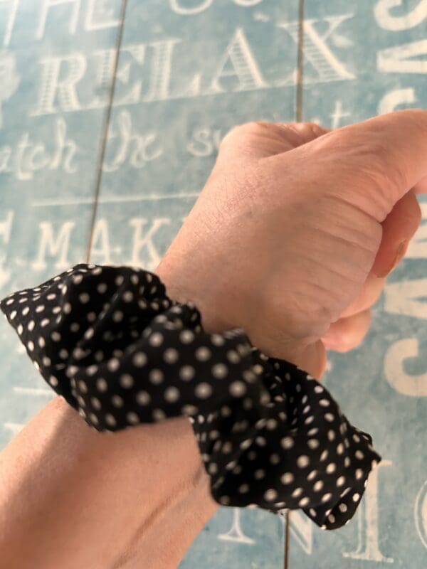 Hair band scrunchie black and white polka dot in cotton - Image 2