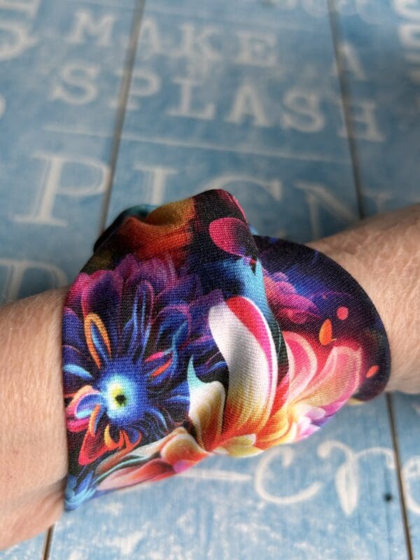 Tropical vibe cuff bracelet - Image 4