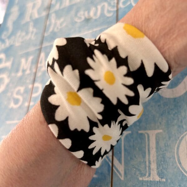 Daisy fabric cuff bracelet summer fashion - Image 3